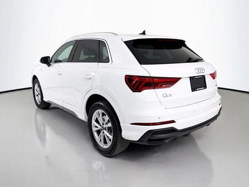 2024 Audi Q3 Premium 45 TFSI S line quattro Tiptronic