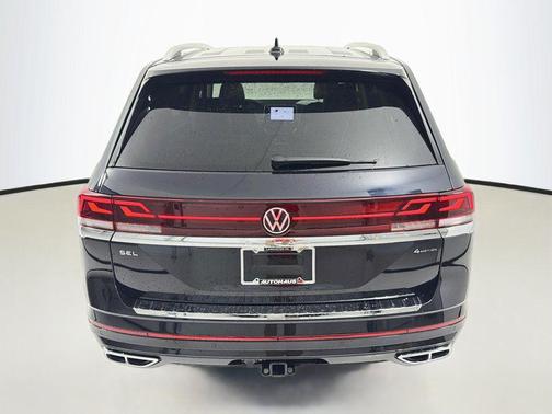 Deep Black Pearl 2026 Volkswagen Atlas 2.0T SEL Premium R-Line 4MOTION
