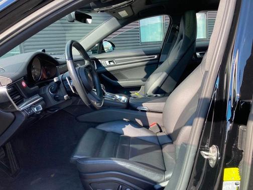 2023 Porsche Panamera 4