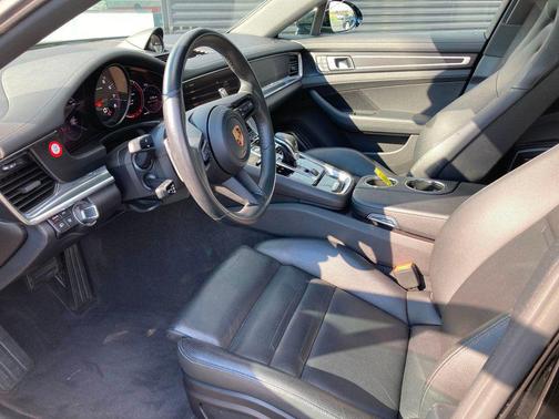 2023 Porsche Panamera 4