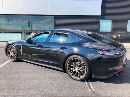 2023 Porsche Panamera 4
