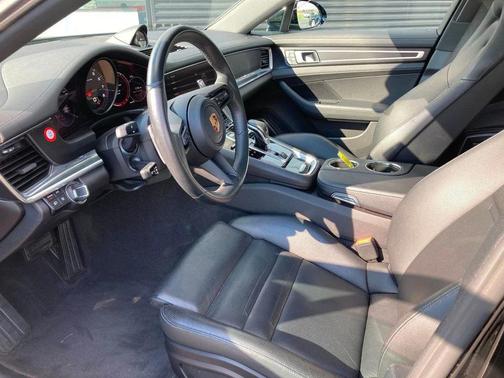 2023 Porsche Panamera 4