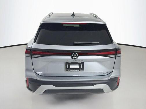 Pyrite Silver Metallic 2026 Volkswagen Tiguan 2.0T SE 4MOTION