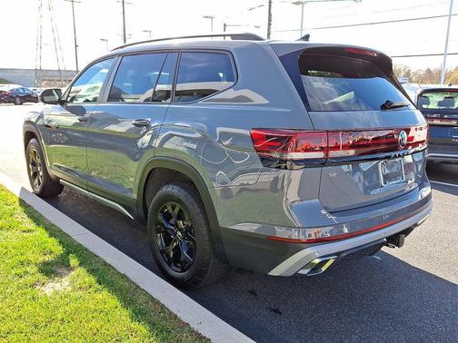 2025 Volkswagen Atlas 2.0T Peak Edition