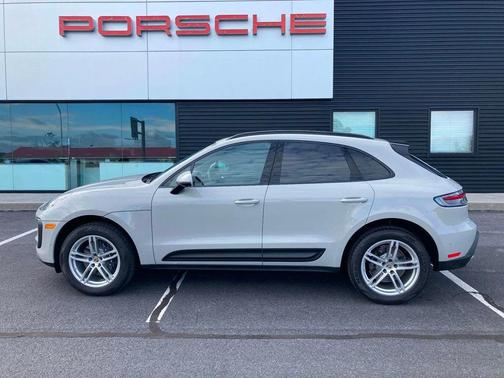 2025 Porsche Macan AWD