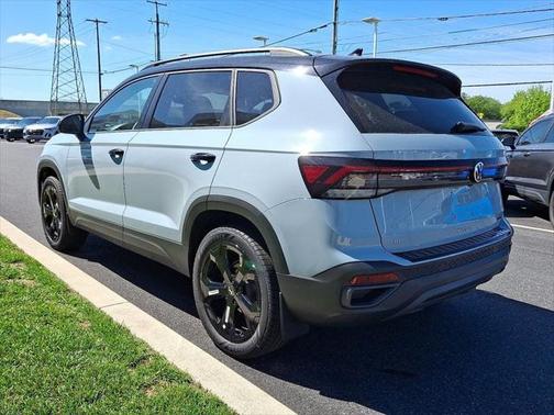 2025 Volkswagen Taos 1.5T SE Black
