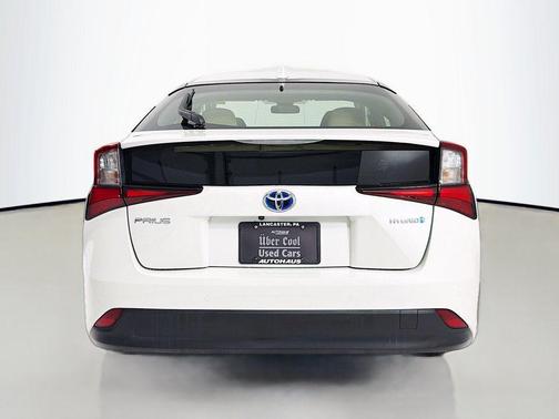 Blizzard Pearl 2020 Toyota Prius LE