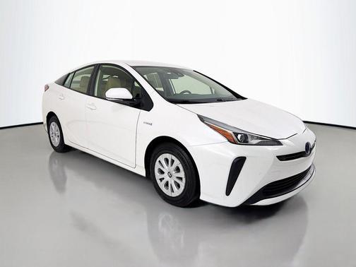 Blizzard Pearl 2020 Toyota Prius LE