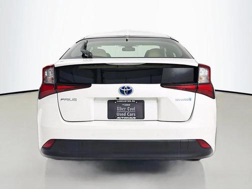 Blizzard Pearl 2020 Toyota Prius LE