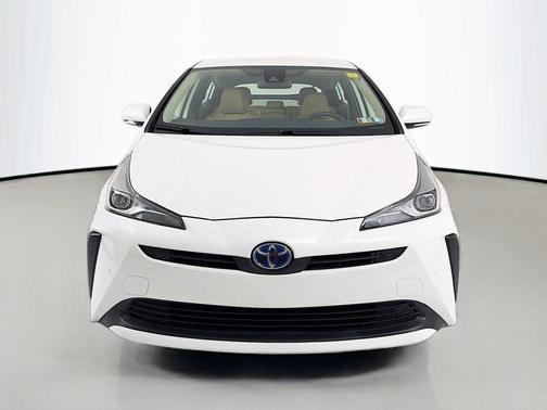 Blizzard Pearl 2020 Toyota Prius LE