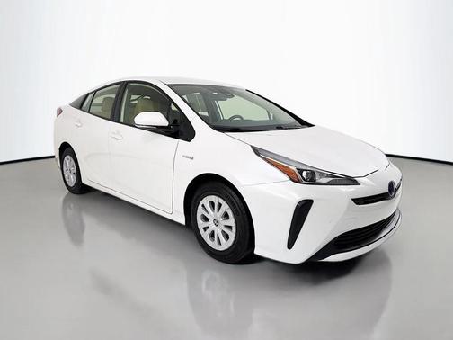 Blizzard Pearl 2020 Toyota Prius LE