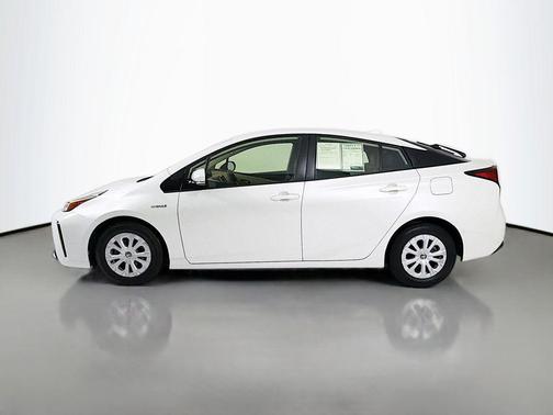 Blizzard Pearl 2020 Toyota Prius LE