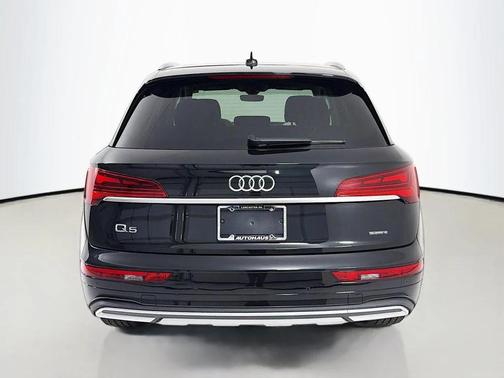 Mythos Black Metallic 2023 Audi Q5 40 Premium