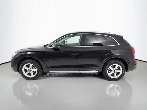 Mythos Black Metallic 2023 Audi Q5 40 Premium