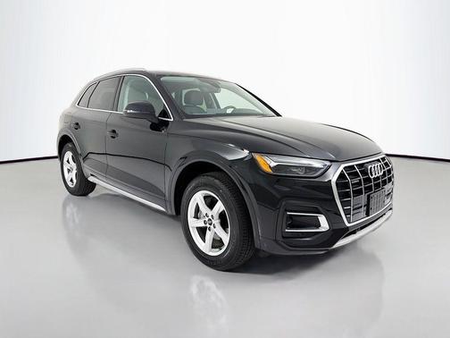 Mythos Black Metallic 2023 Audi Q5 40 Premium