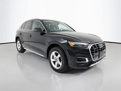 Mythos Black Metallic 2023 Audi Q5 40 Premium