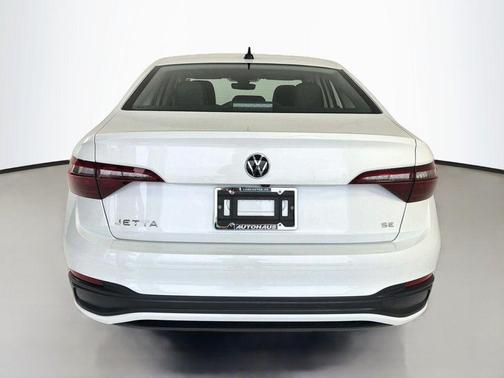 Opal White Pearl 2024 Volkswagen Jetta 1.5T SE