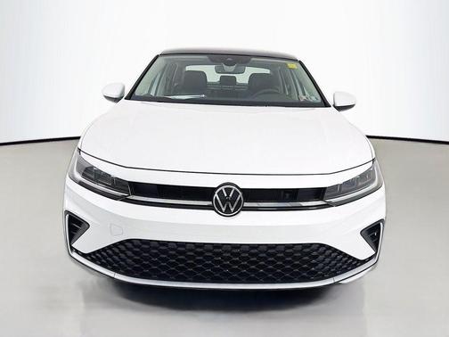 Opal White Pearl 2026 Volkswagen Jetta 1.4T SE