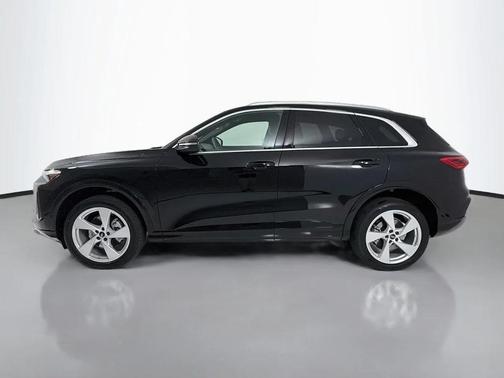 Mythos Black Metallic 2026 Audi Q5 Premium Plus TFSI quattro S tronic