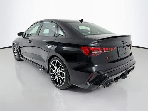 Mythos Black Metallic 2026 Audi RS 3 TFSI quattro S tronic