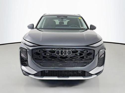 Daytona Gray Pearl Effect 2026 Audi Q3 TFSI quattro S tronic