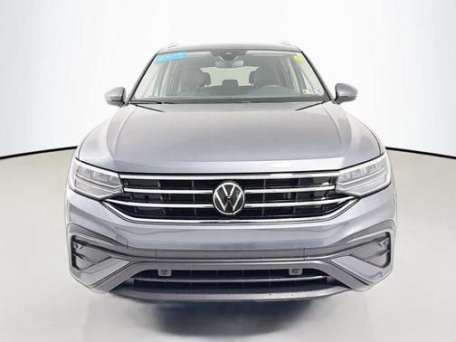 Platinum Gray Metallic 2023 Volkswagen Tiguan 2.0T SE 4MOTION