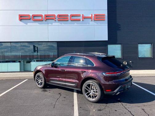 2024 Porsche Macan Base (PDK)