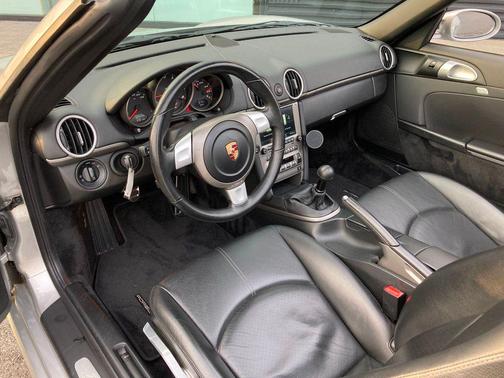 2005 Porsche Boxster 2dr Roadster