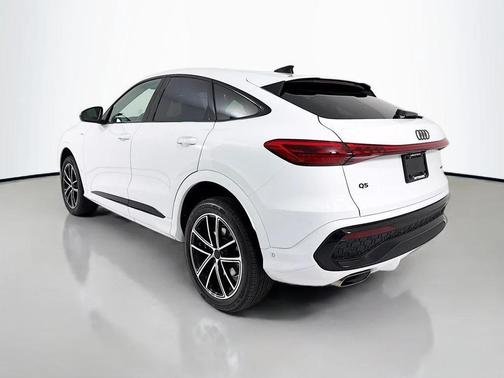 Glacier White Metallic 2026 Audi Q5 Sportback Premium Plus TFSI quattro S tronic