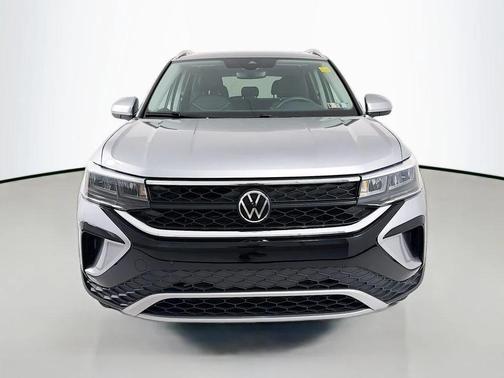 Pyrite Silver Metallic 2023 Volkswagen Taos 1.5T SE