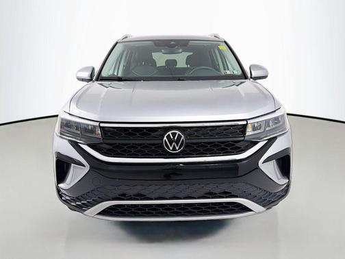 Pyrite Silver Metallic 2023 Volkswagen Taos 1.5T SE