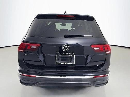 Deep Black Pearl 2023 Volkswagen Tiguan 2.0T SE