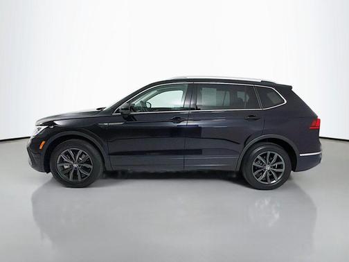 Deep Black Pearl 2023 Volkswagen Tiguan 2.0T SE