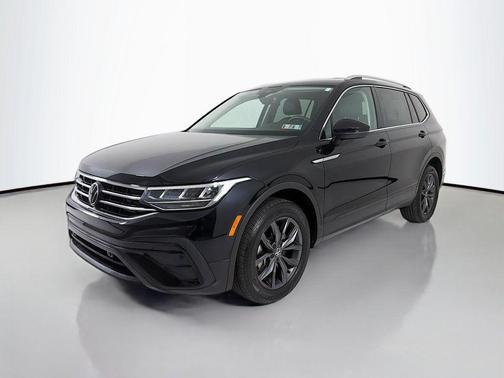 Deep Black Pearl 2023 Volkswagen Tiguan 2.0T SE