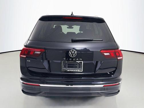 Deep Black Pearl 2023 Volkswagen Tiguan 2.0T SE