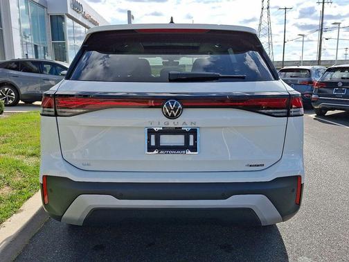 2025 Volkswagen Tiguan 2.0T SE 4MOTION