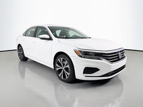Pure White 2020 Volkswagen Passat 2.0T SE