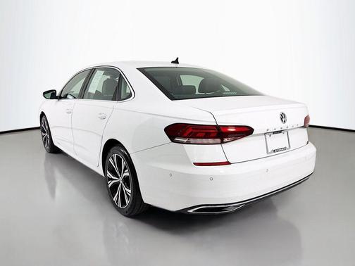 Pure White 2020 Volkswagen Passat 2.0T SE