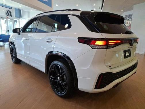 2025 Volkswagen Tiguan 2.0T SE R-Line Black 4MOTION