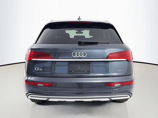 Manhattan Gray Metallic 2021 Audi Q5 45 Premium
