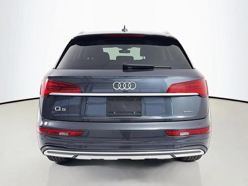 Manhattan Gray Metallic 2021 Audi Q5 45 Premium