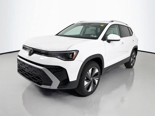 Pure White 2026 Volkswagen Taos SE