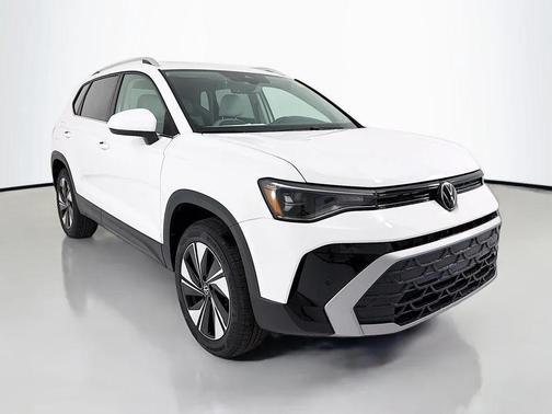Pure White 2026 Volkswagen Taos SE