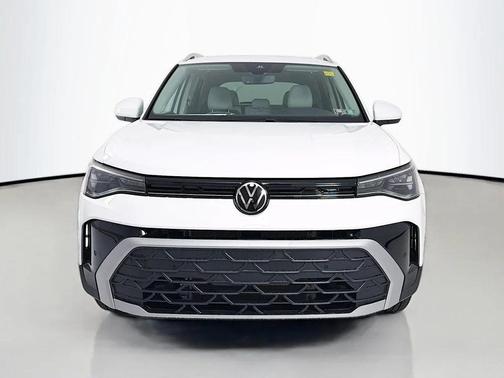 Pure White 2026 Volkswagen Taos SE