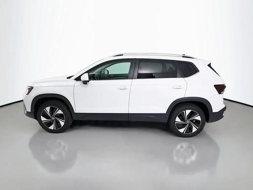 Pure White 2026 Volkswagen Taos SE