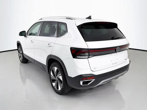 Pure White 2026 Volkswagen Taos SE