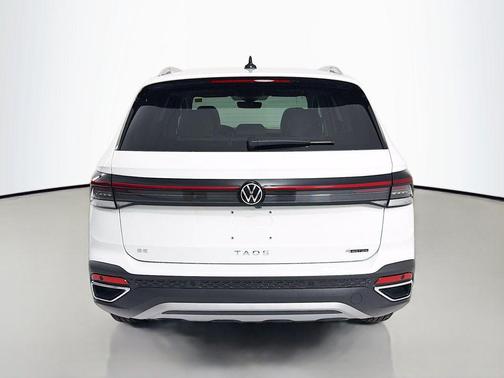 Pure White 2026 Volkswagen Taos SE