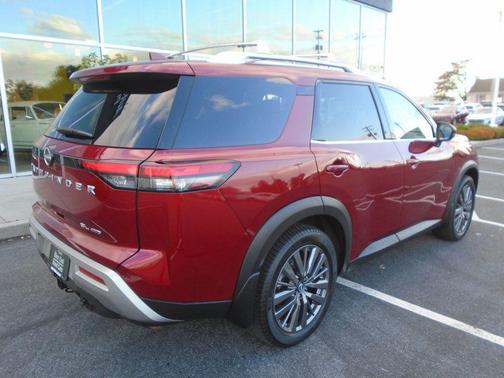 2022 Nissan Pathfinder SL 4WD