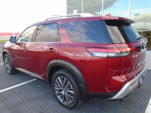 2022 Nissan Pathfinder SL 4WD