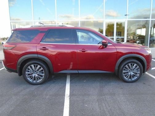 2022 Nissan Pathfinder SL 4WD
